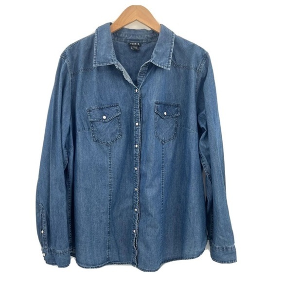 Torrid Classic Chambray Blue Denim Button-Up Shirt size 4 - Picture 2 of 14